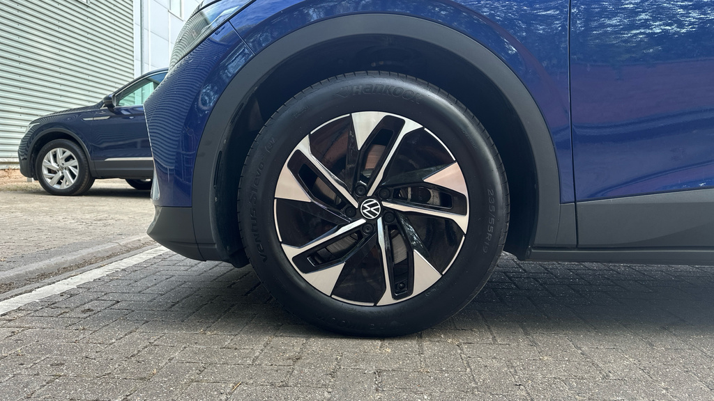 Volkswagen ID.4 Match Pro Black #18