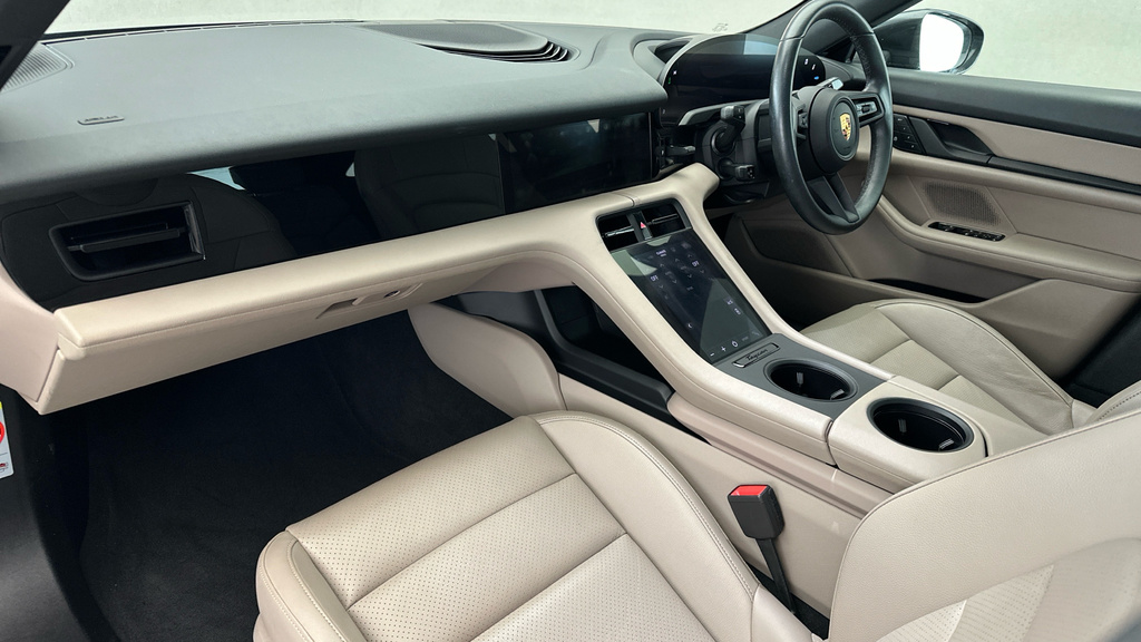 Porsche Taycan Saloon Blue #15