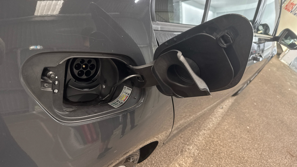 Volkswagen e-Golf 99Kw E-golf 35Kwh Black #21