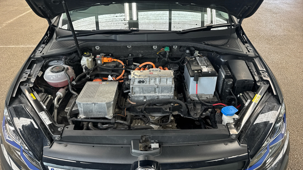 Volkswagen e-Golf 99Kw E-golf 35Kwh Black #16