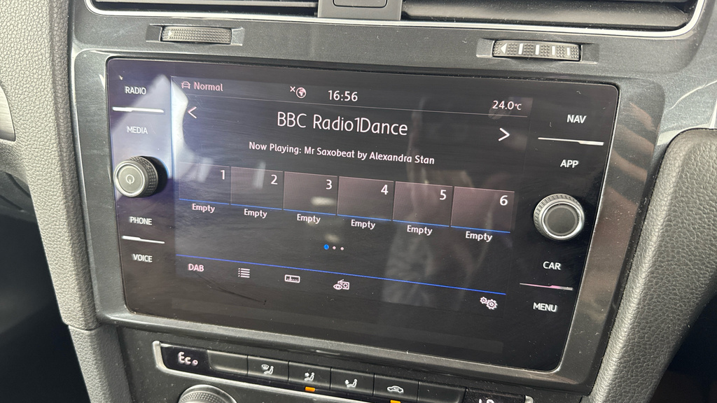 Volkswagen e-Golf 99Kw E-golf 35Kwh Black #24