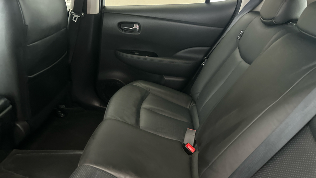 Nissan Leaf Hatchback 30Kwh Tekna 201616 Grey #19