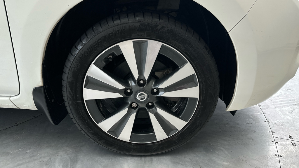 Nissan Leaf Hatchback 30Kwh Tekna 201616 Grey #25