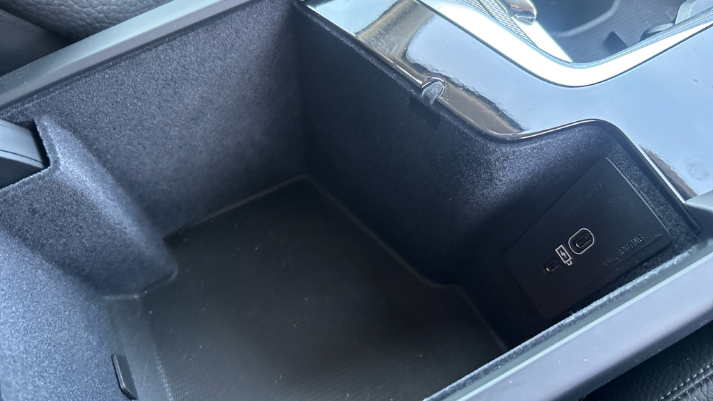 Volvo V60 2.0 B4p Plus Dark 7 Speed Silver #57