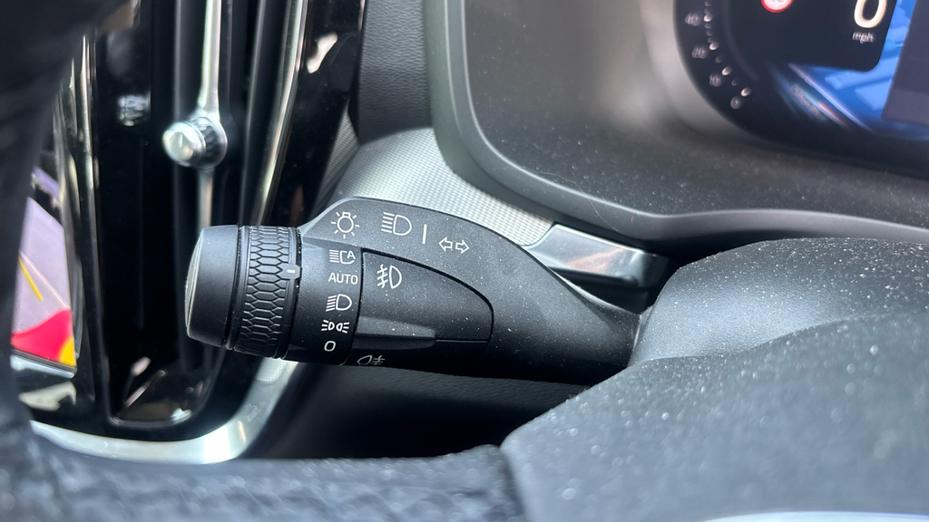 Volvo V60 2.0 B4p Plus Dark 7 Speed Silver #25