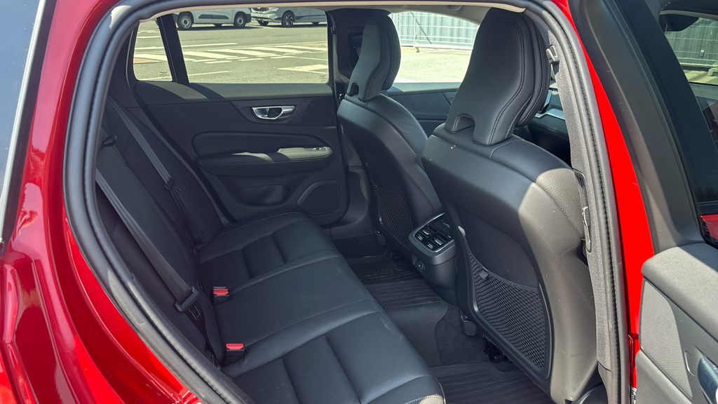 Volvo V60 2.0 B4p Plus Dark 7 Speed Silver #22