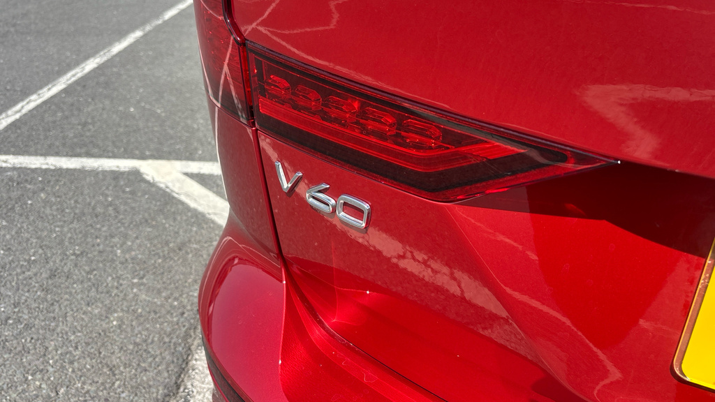 Volvo V60 2.0 B4p Plus Dark 7 Speed Silver #44