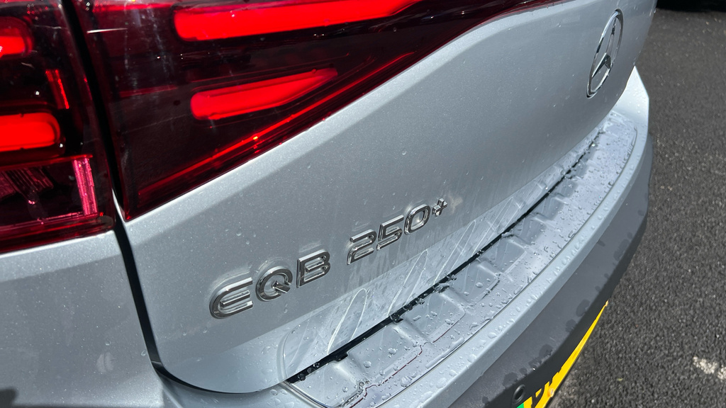 Mercedes-Benz EQB Amg Line Premium Plus Grey #31