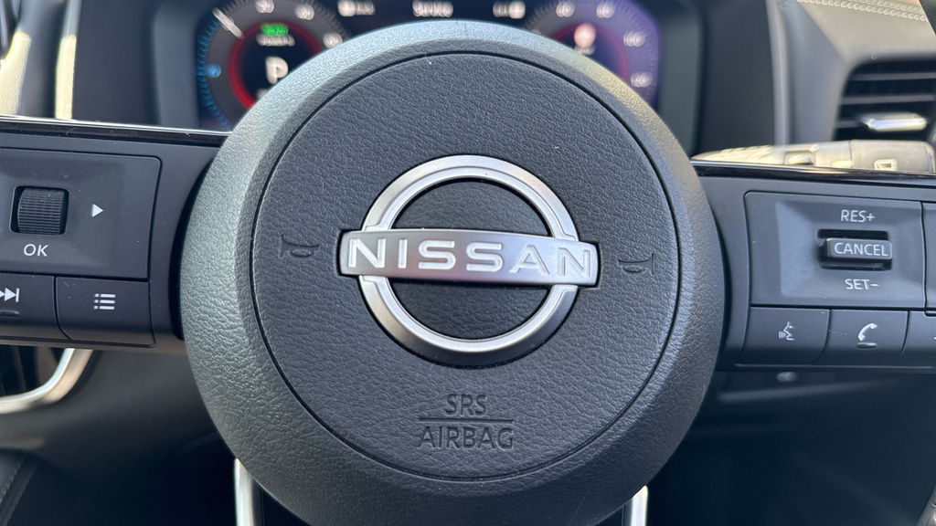 Nissan X-Trail Tekna White #26
