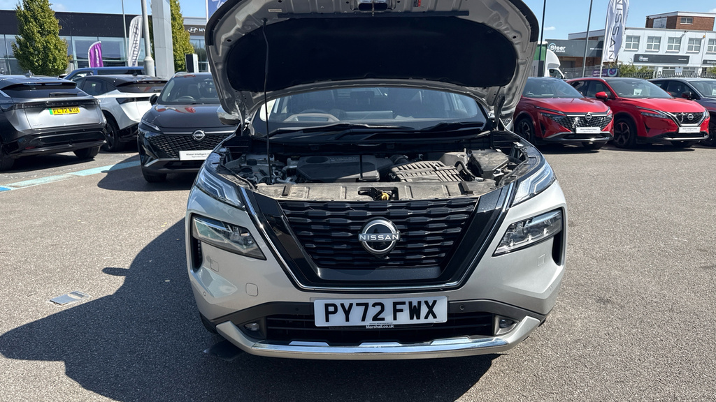 Nissan X-Trail Tekna White #16