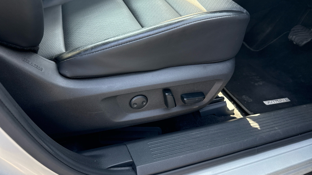 Nissan X-Trail Tekna White #36