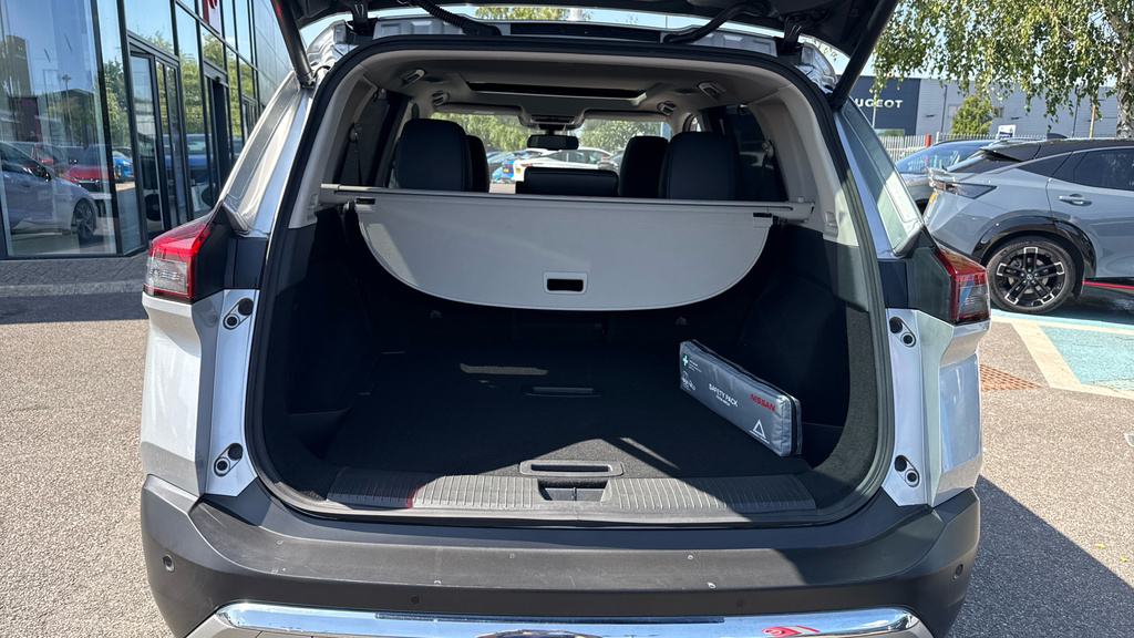 Nissan X-Trail Tekna White #15