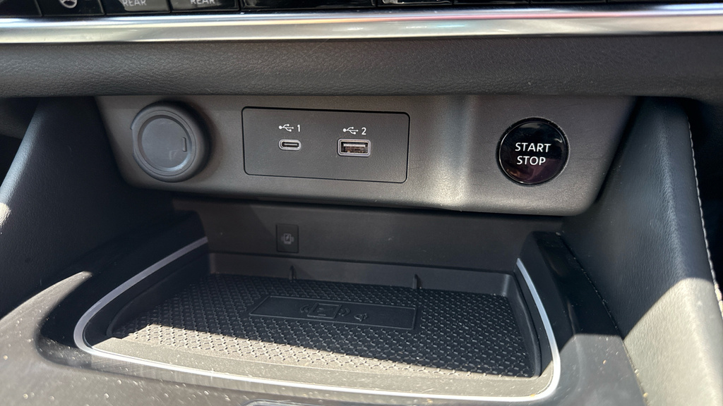 Nissan X-Trail Tekna White #57