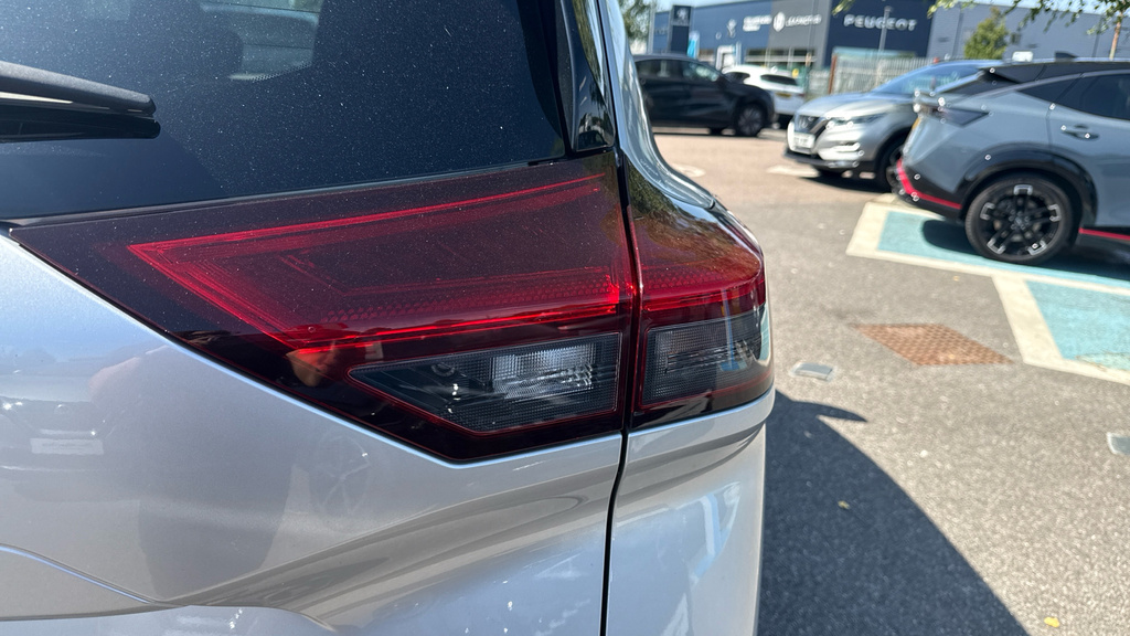 Nissan X-Trail Tekna White #46