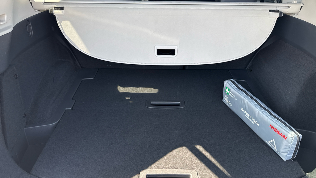 Nissan X-Trail Tekna White #53