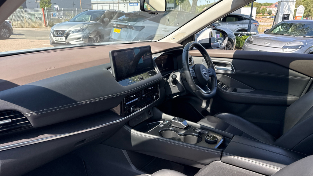 Nissan X-Trail Tekna White #10