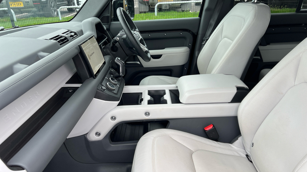 Land Rover Defender 3L X-dynamic Hse Black #10