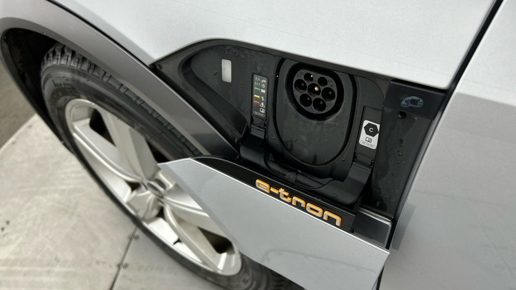 Audi E-tron 2022 50 Technik Sportback Quattr Black #6