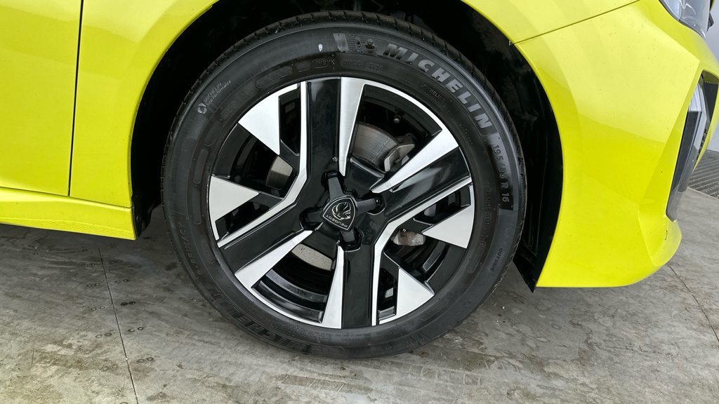 Peugeot 208 1.2 Puretech Active Yellow #26