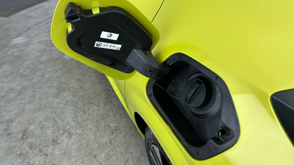 Peugeot 208 1.2 Puretech Active Yellow #27