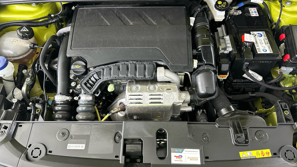 Peugeot 208 1.2 Puretech Active Yellow #22