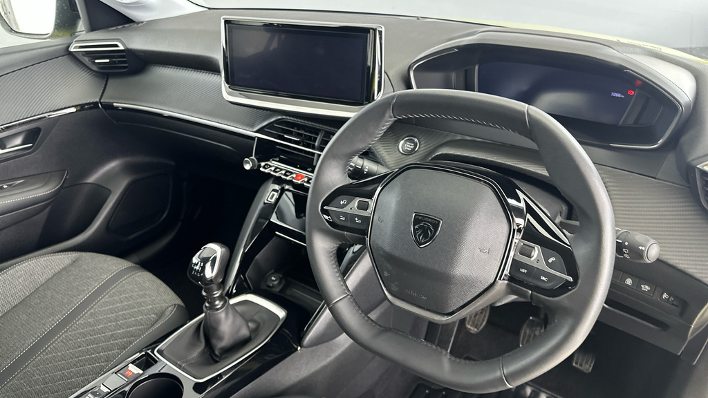 Peugeot 208 1.2 Puretech Active Yellow #9