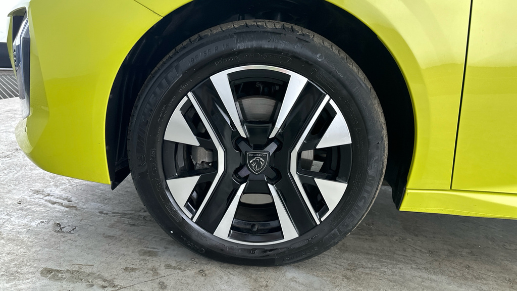 Peugeot 208 1.2 Puretech Active Yellow #23