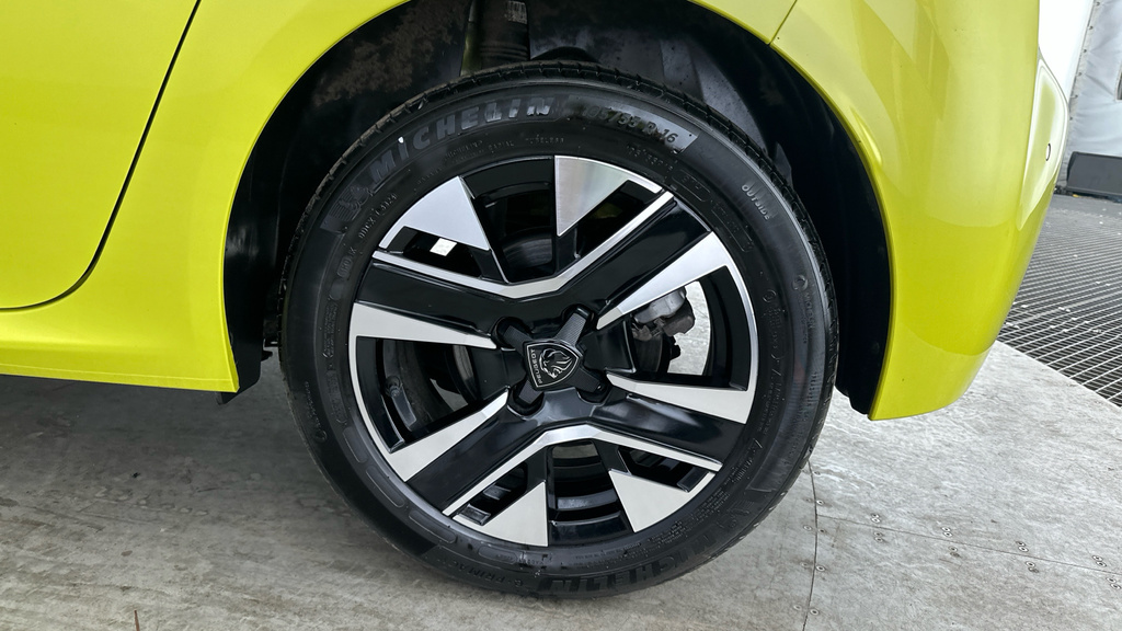Peugeot 208 1.2 Puretech Active Yellow #24