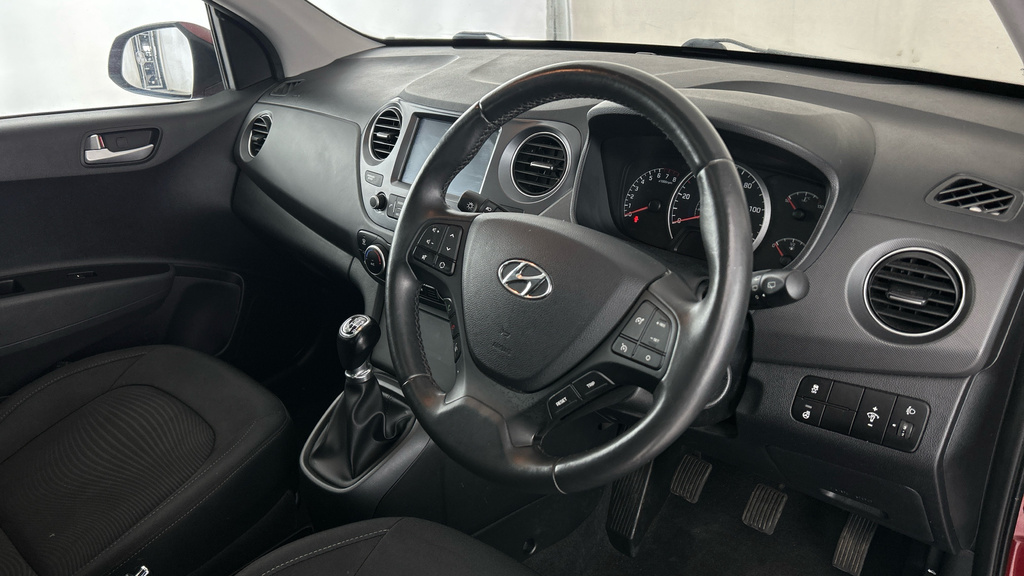 Hyundai I10 White #10