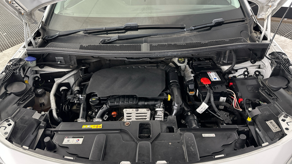 Peugeot 3008 1.2 Puretech Active Red #27