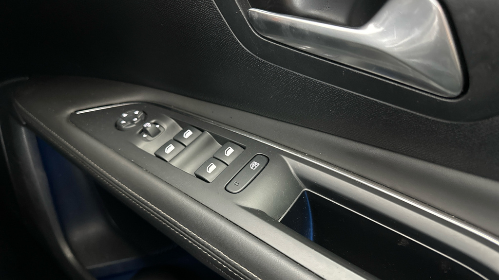 Peugeot 3008 1.2 Puretech Active Red #17