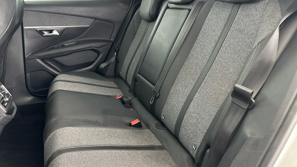 Peugeot 3008 1.2 Puretech Active Red #25