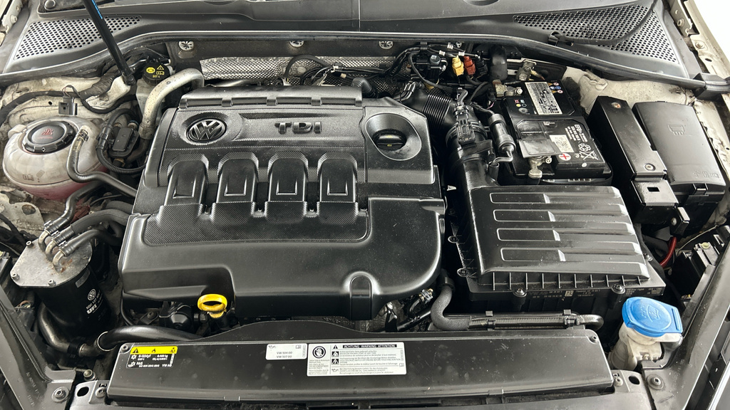 Volkswagen Golf 1.6 Tdi Se Nav Black #21