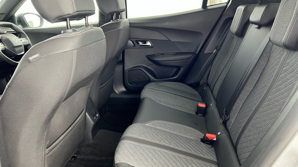 Peugeot 2008 1.2 Puretech Active White #25