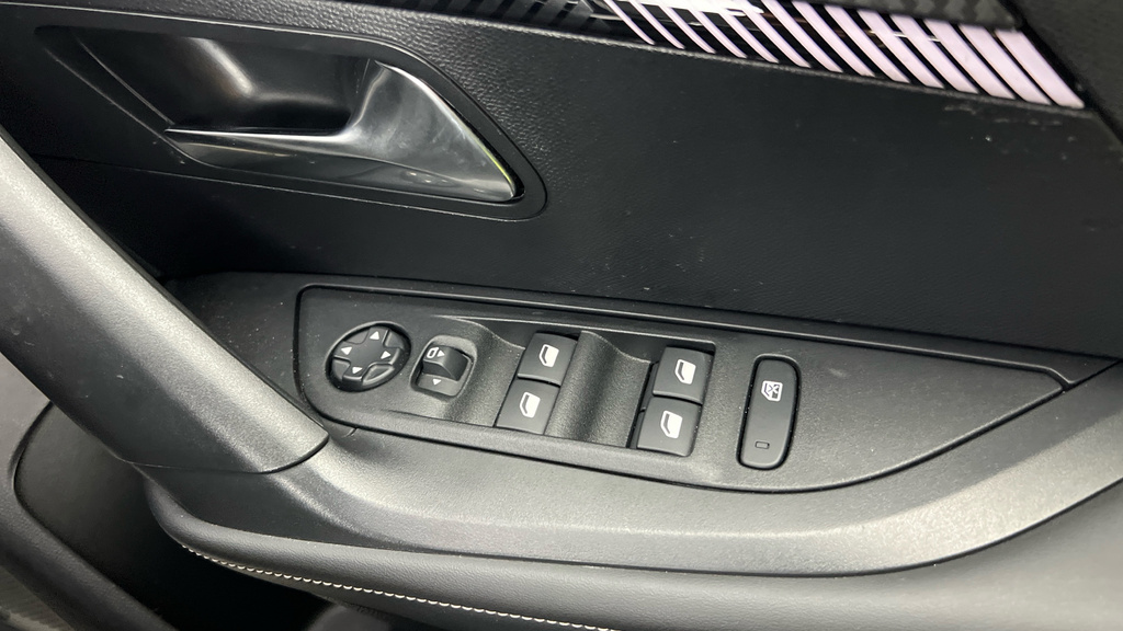 Peugeot 2008 1.2 Puretech Active White #13