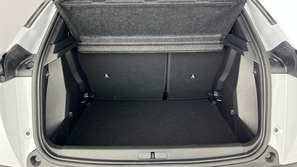Peugeot 2008 1.2 Puretech Active White #26