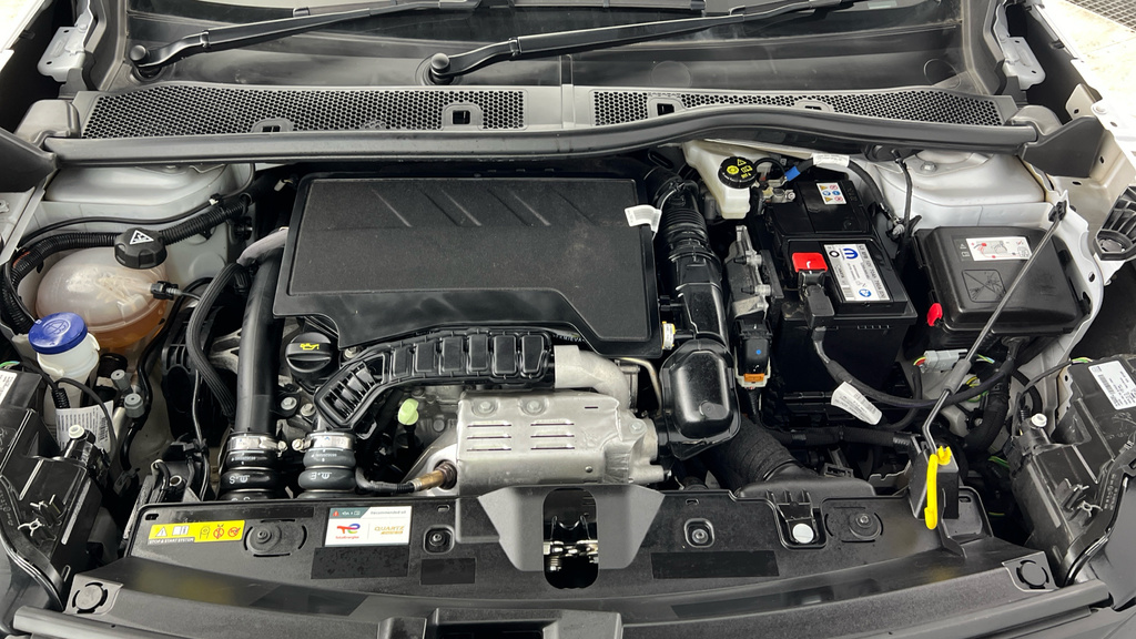 Peugeot 2008 1.2 Puretech Active White #27