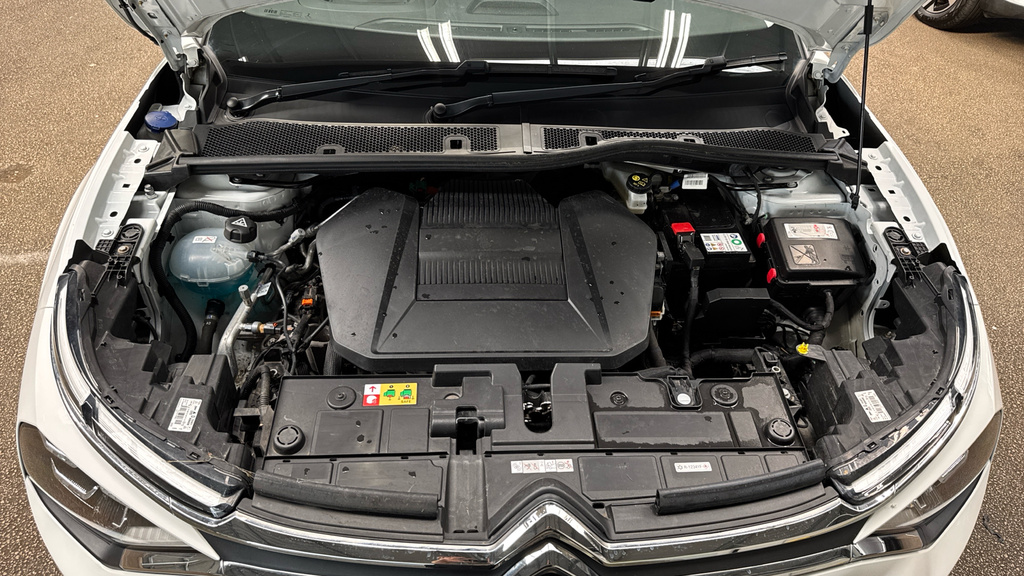 Citroen e-C4 100Kw Shine Plus 50Kwh Red #16