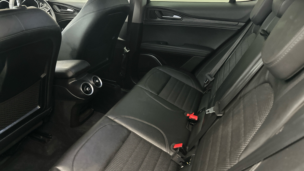 Alfa Romeo Stelvio Green #20