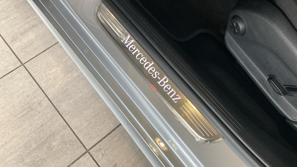 Mercedes-Benz E Class E300e Amg Line Premium Plus 9G-tronic Silver #34