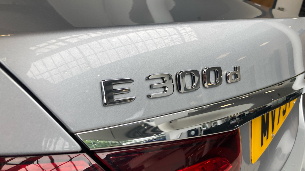 Mercedes-Benz E Class E300e Amg Line Premium Plus 9G-tronic Silver #26