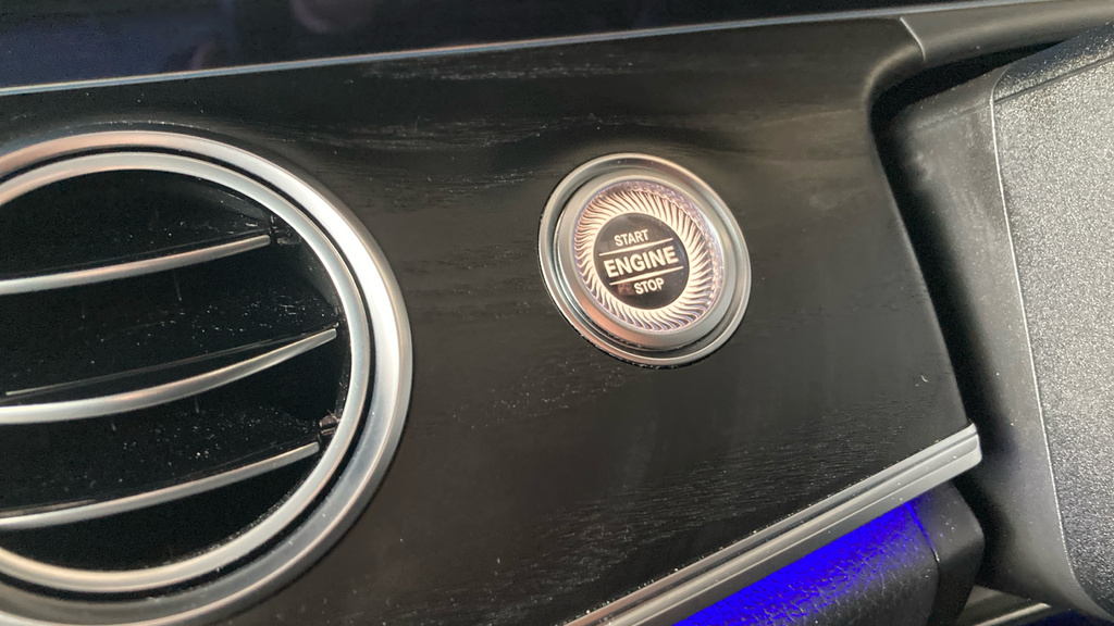 Mercedes-Benz E Class E300e Amg Line Premium Plus 9G-tronic Silver #39