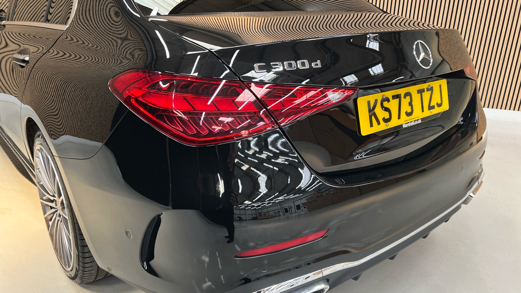 Mercedes-Benz C Class Saloon Red #28