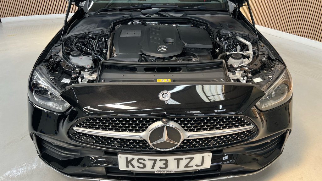 Mercedes-Benz C Class Saloon Red #19