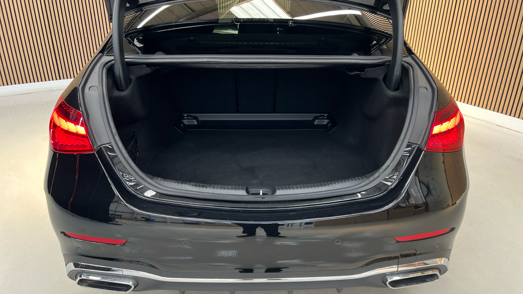 Mercedes-Benz C Class Saloon Red #26