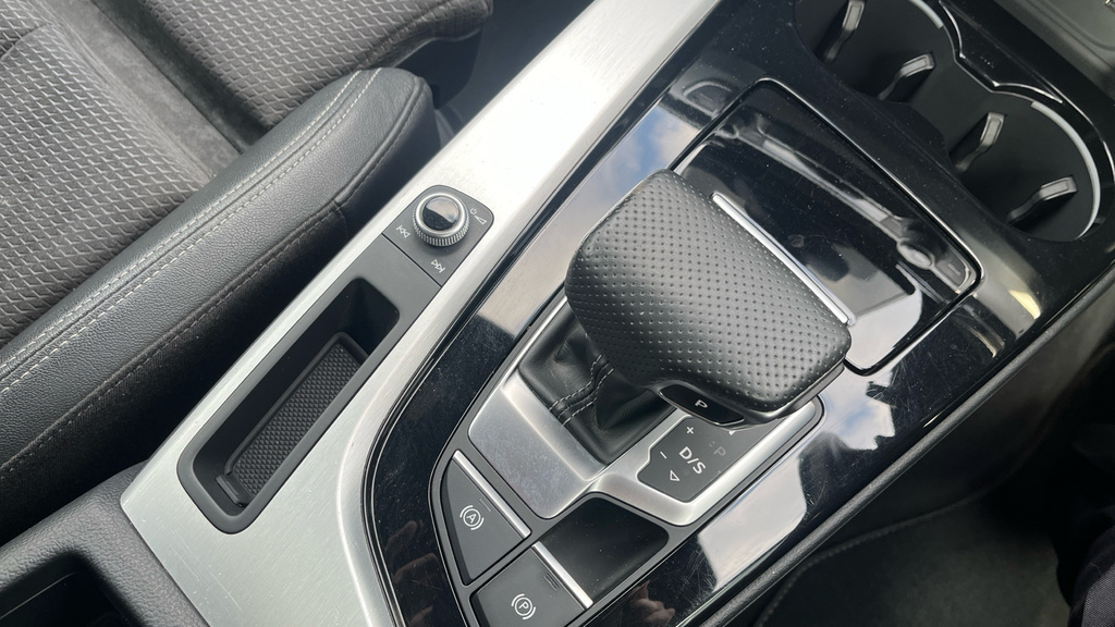 Audi A4 Avant Tfsi 35 Black Edition Grey #25
