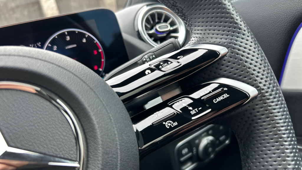 Mercedes-Benz GLA Class 35 4Matic Premium Plus Grey #32