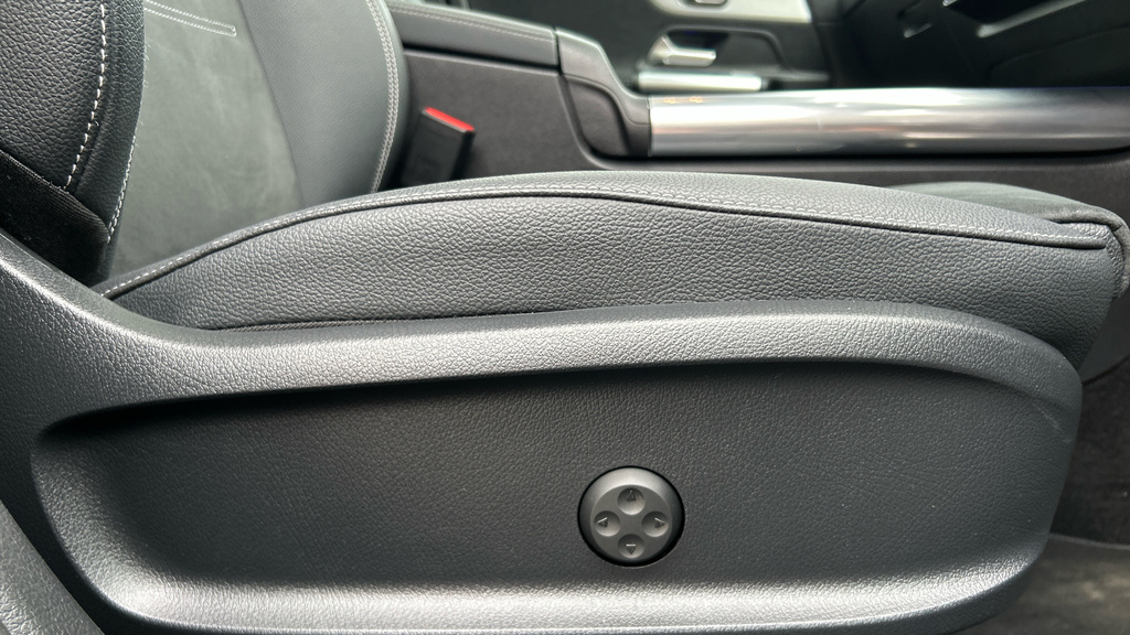 Mercedes-Benz GLA Class 35 4Matic Premium Plus Grey #42