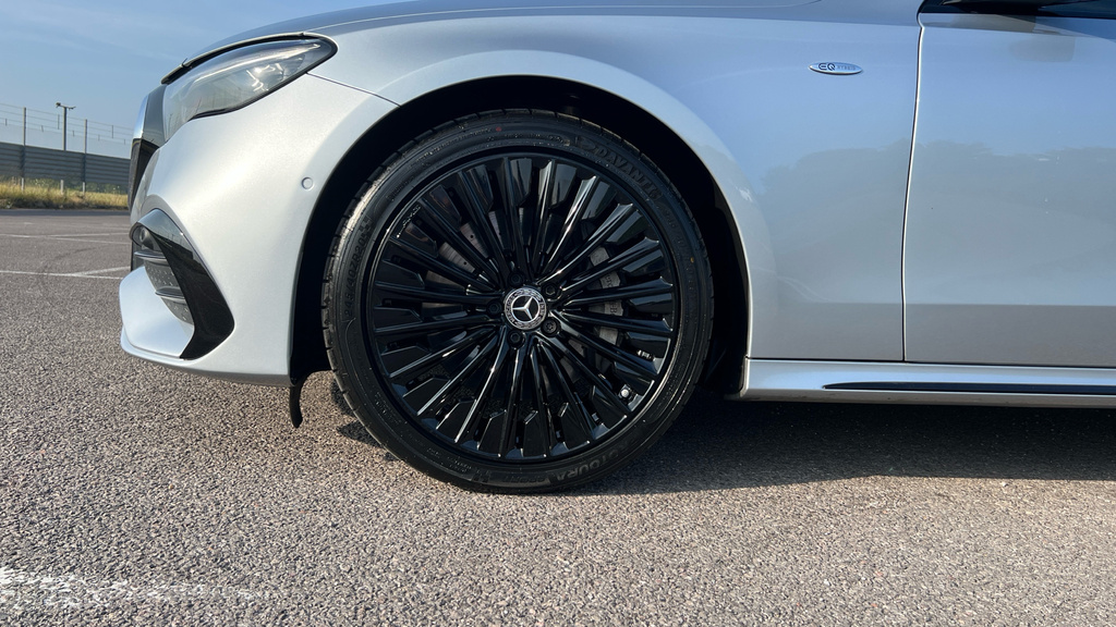 Mercedes-Benz E Class E200 Exclusive Premium 9G-tronic Black #24