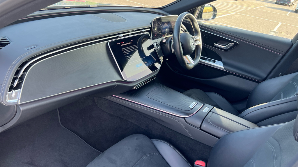 Mercedes-Benz E Class E200 Exclusive Premium 9G-tronic Black #11
